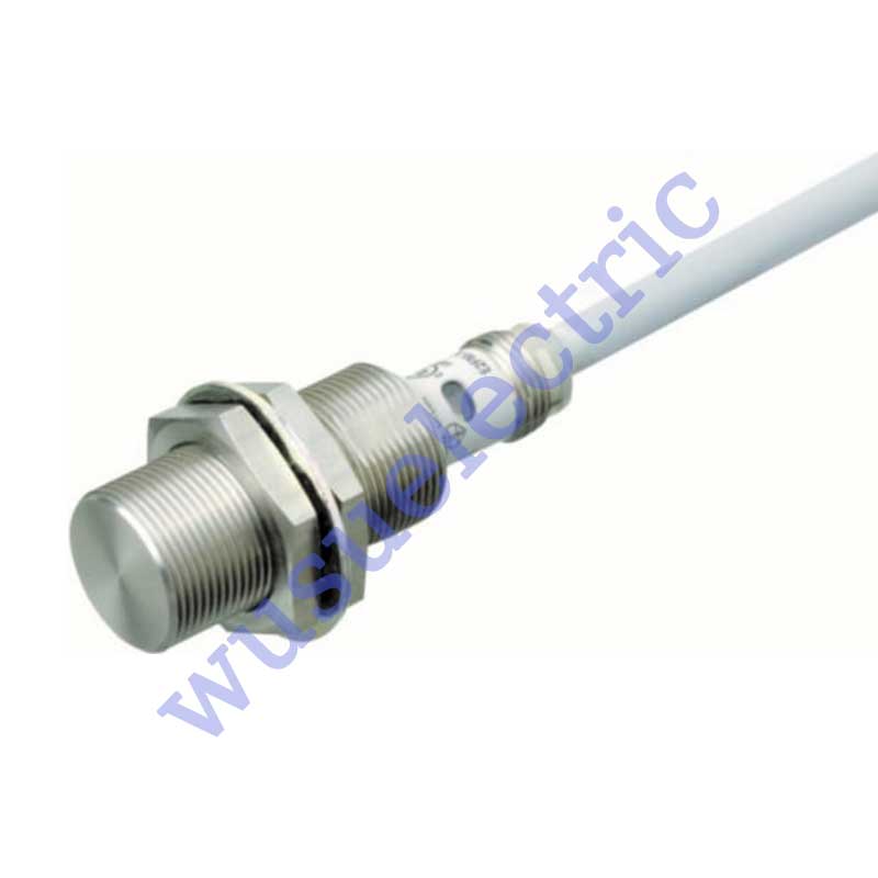 Omron E2FM-X5D1 2M Proximity Sensors